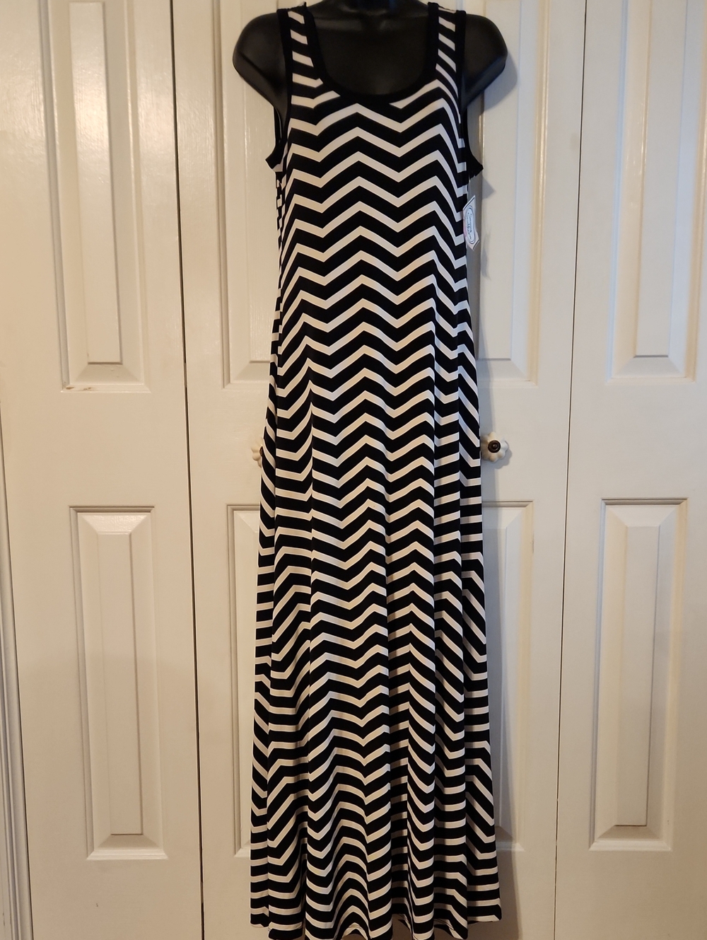 Sleeveless Black & White Chevron Maxi Dress - Brand: Calvin Klein - W Size: 8